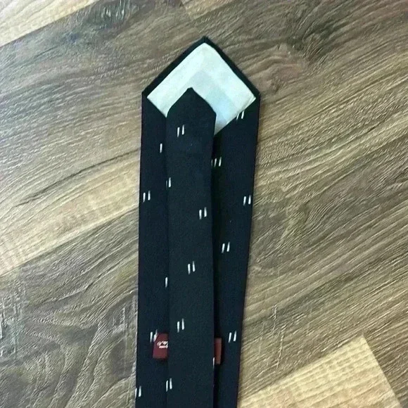 Oscar de la Renta Vintage Tie Beautiful Black with gray rectangular design. - Picture 10 of 16